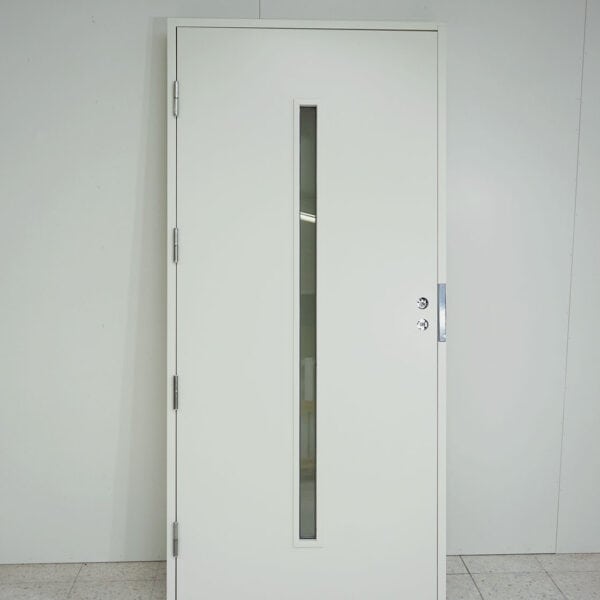 Kapealasinen valkoinen ulko-ovi 970 x 2070 mm