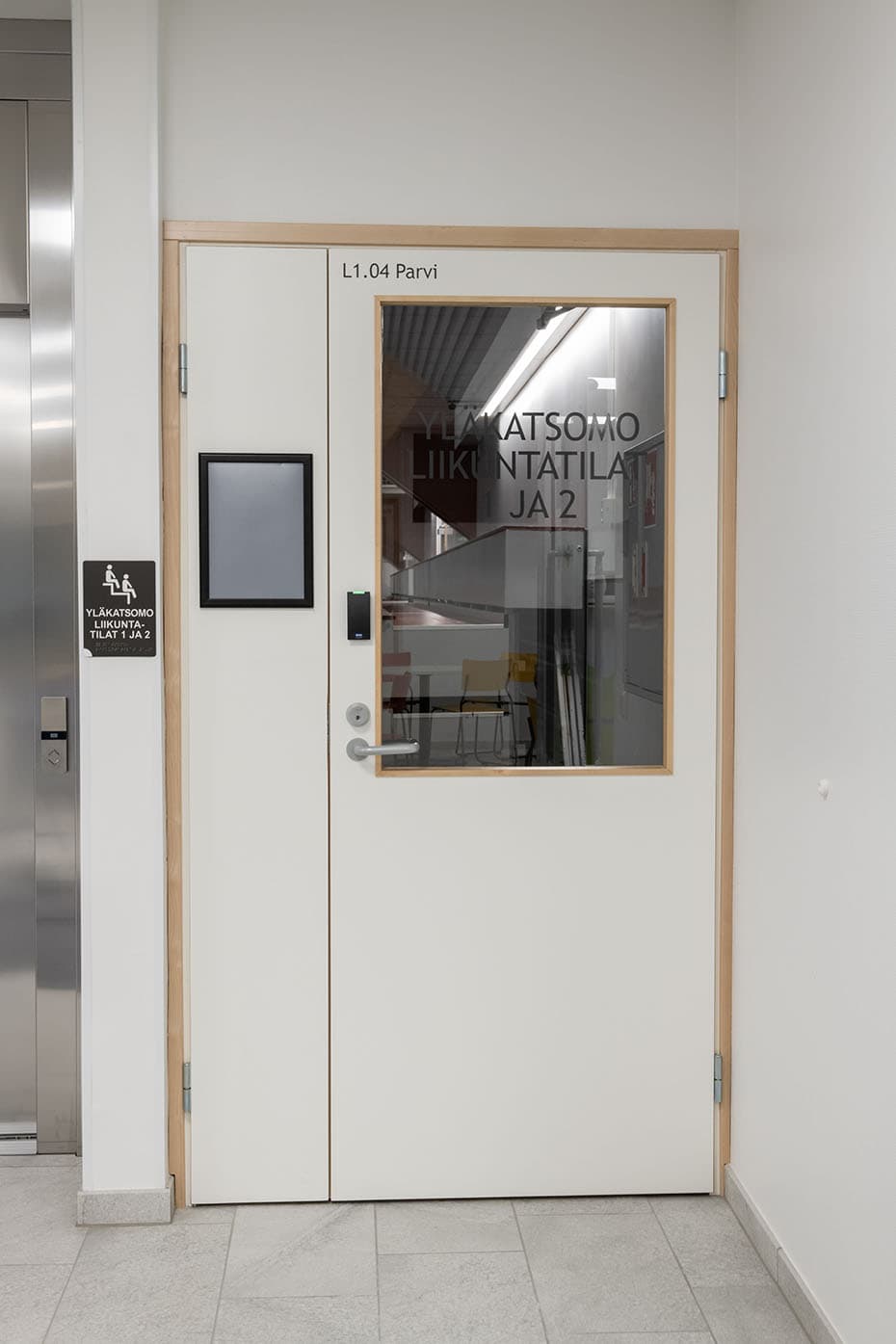 Valkoinen sisäovi levikkeellä
